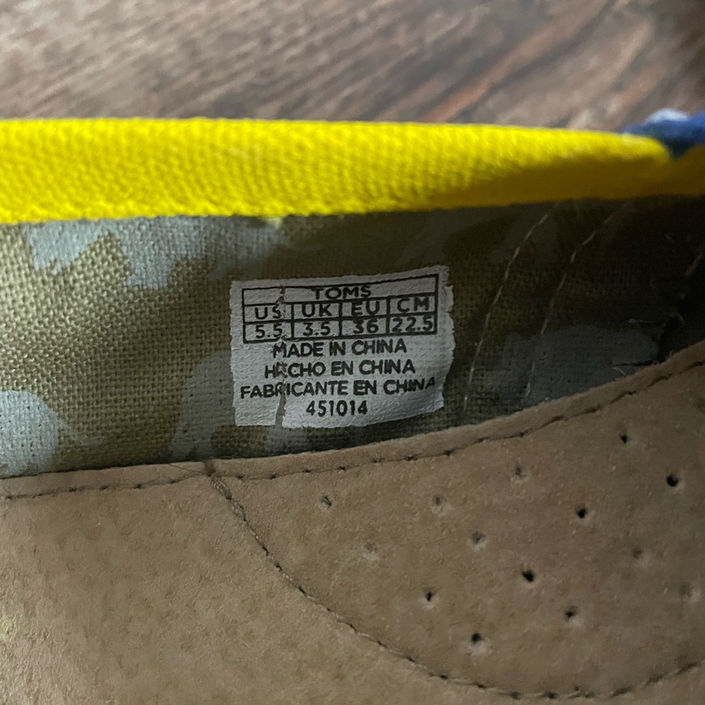 Toms - Picture 4 of 8